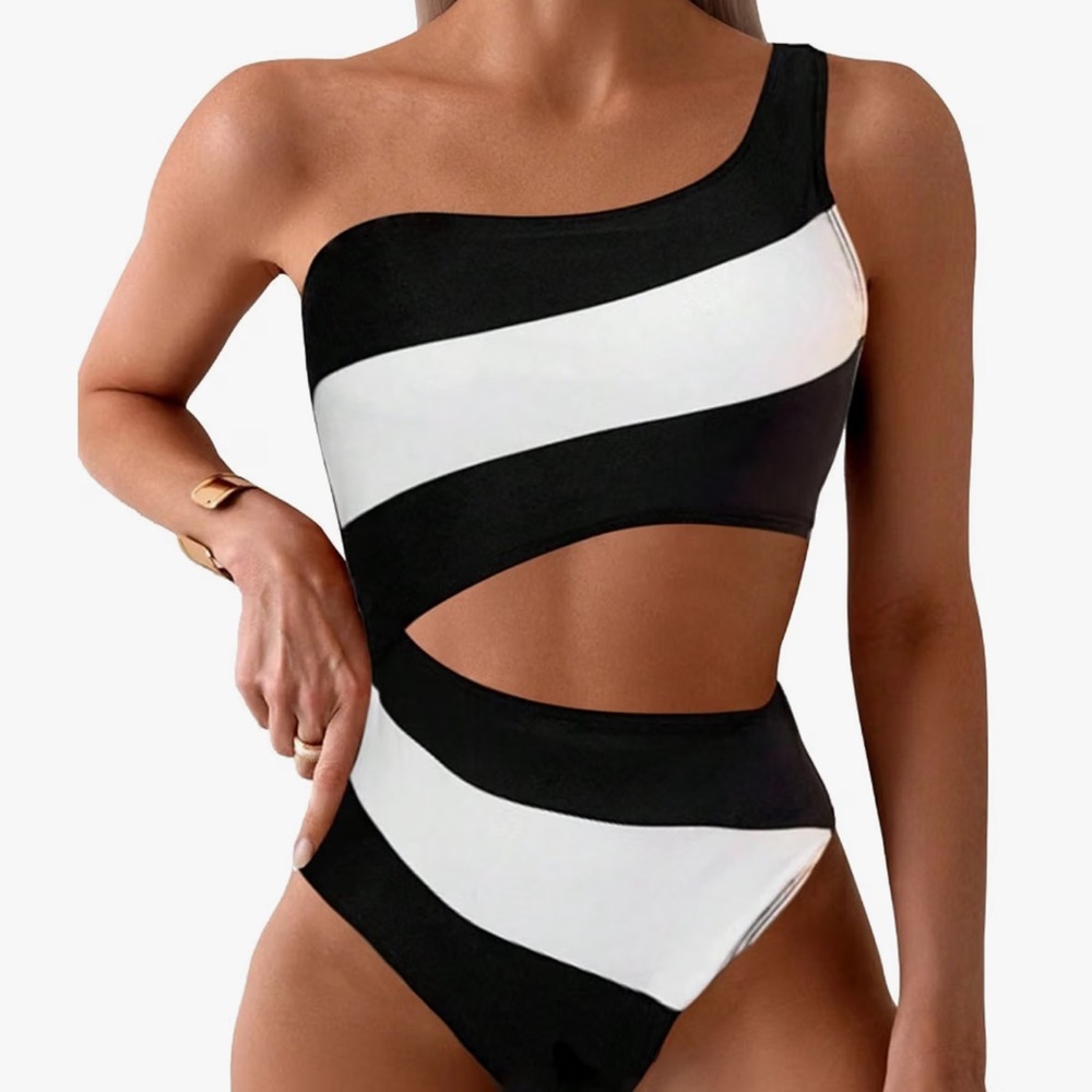 Asymmetric Black & White Cutout One-Shoulder One-Piece Swimsuit